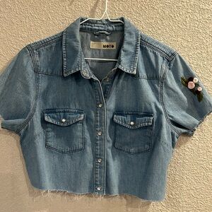 Topshop Womens US 8 Cropped Denim Shirt Pearl Snaps Raw Hem Embroidered Roses